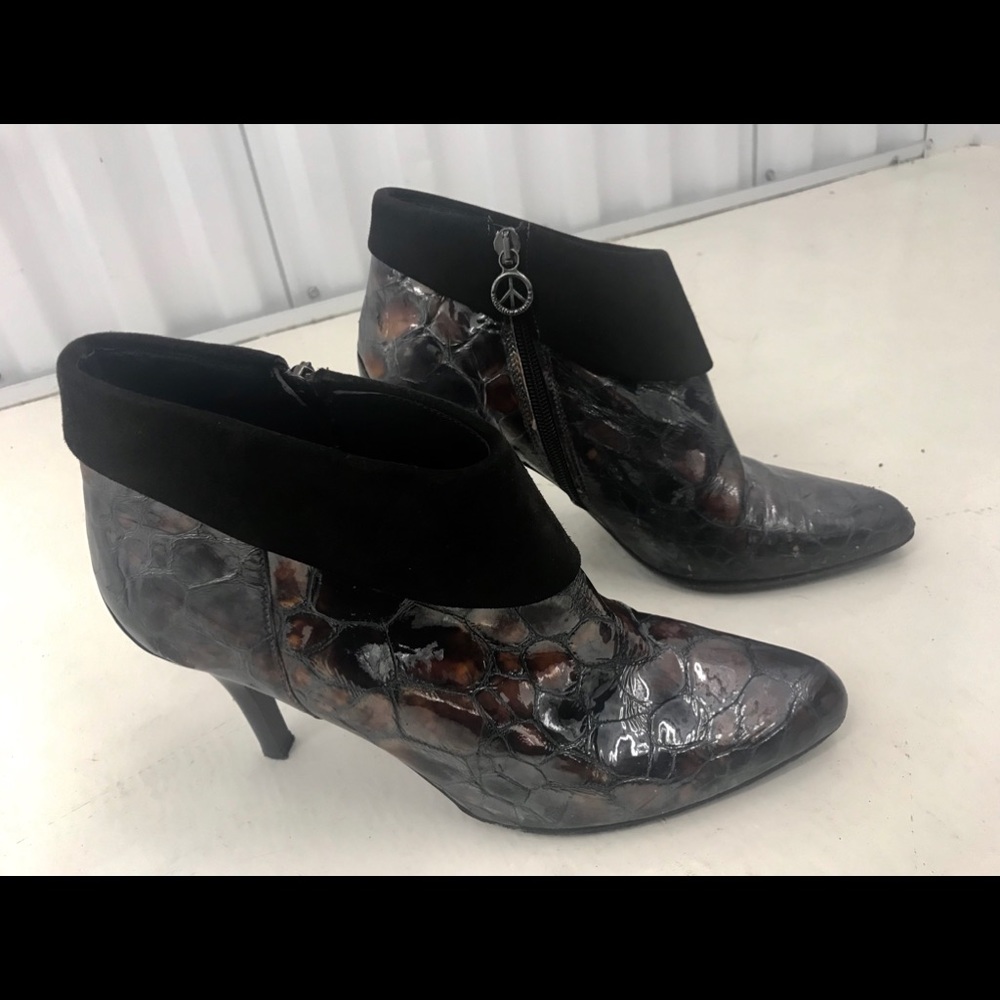 <<Donald J Pliner>> Chocolate Booties!